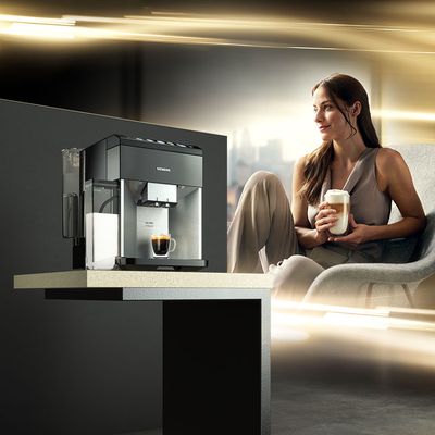 Особенный кофе и интуитивно понятное управление с полностью автоматической эспрессо-машиной Siemens EQ.500