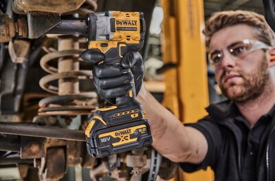 Аккумуляторный гайковерт DeWalt DCF921D2T фото 7