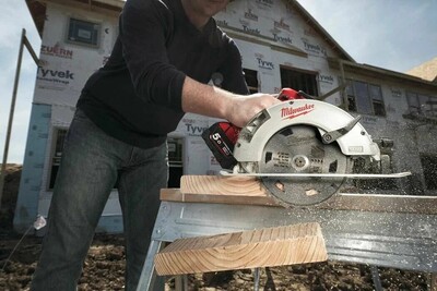 Аккуммуляторная циркулярная пила Milwaukee M18 BLCS66-0X 4933464589 без аккумулятора фото 7