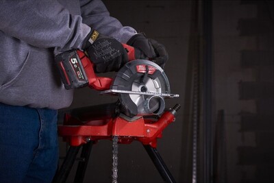 Аккуммуляторная циркулярная пила Milwaukee M18 FMCS-502X 4933459193 фото 12